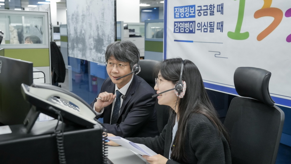 일일 상담을 수행하고 있는 임승관 청장